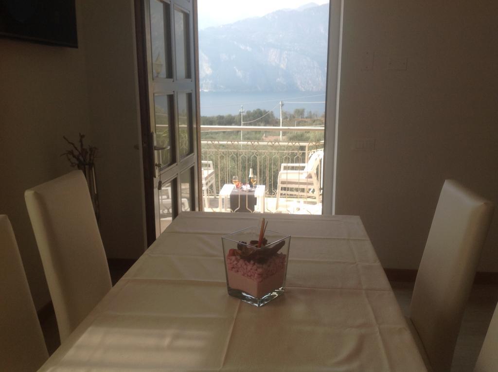 Villa Arianna Panoramic Apartments มัลเชซิเน ภายนอก รูปภาพ