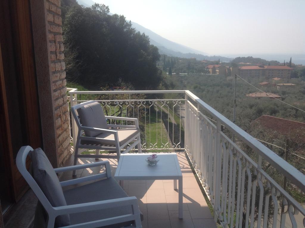 Villa Arianna Panoramic Apartments มัลเชซิเน ภายนอก รูปภาพ
