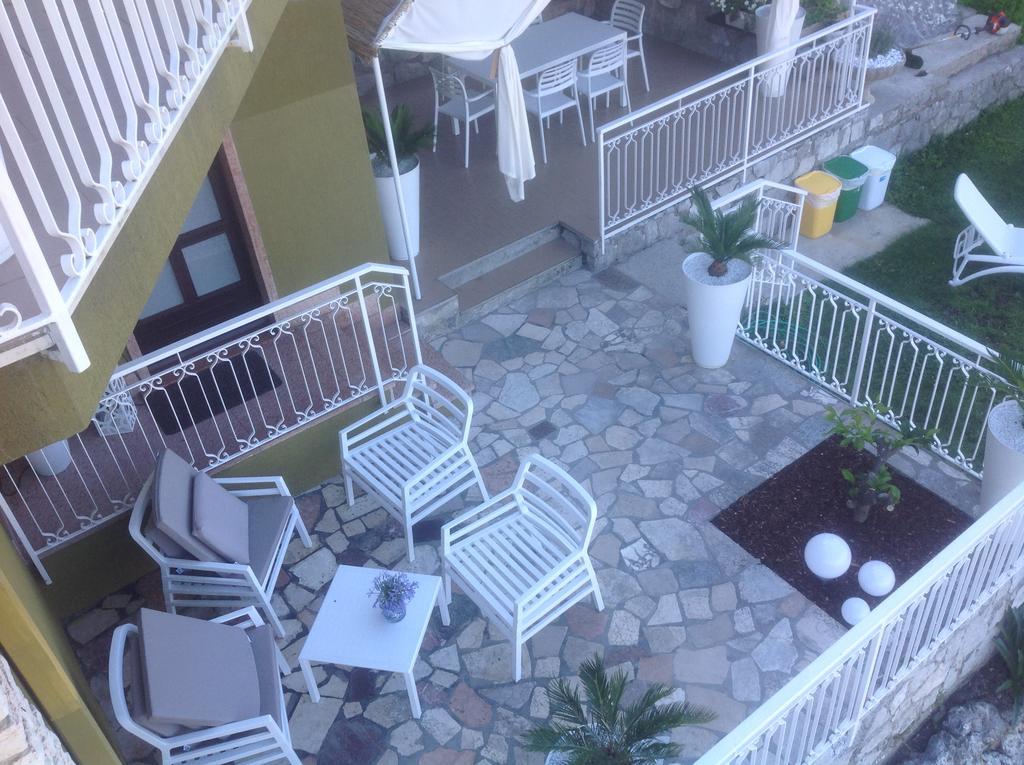 Villa Arianna Panoramic Apartments มัลเชซิเน ภายนอก รูปภาพ