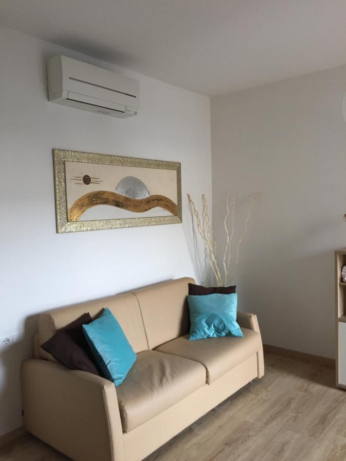 Villa Arianna Panoramic Apartments มัลเชซิเน ภายนอก รูปภาพ