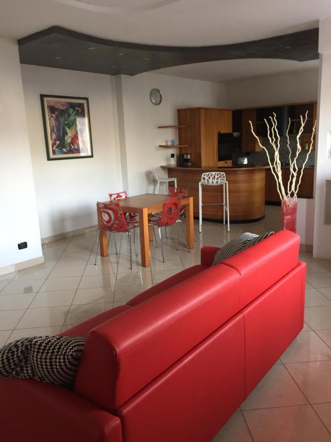 Villa Arianna Panoramic Apartments มัลเชซิเน ภายนอก รูปภาพ