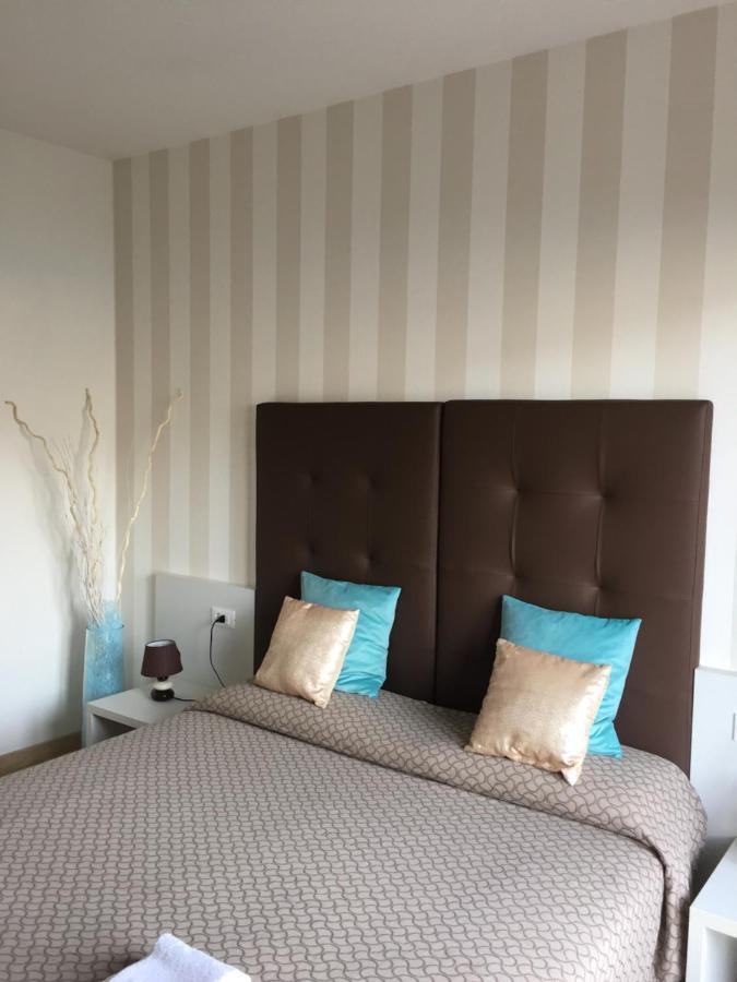 Villa Arianna Panoramic Apartments มัลเชซิเน ภายนอก รูปภาพ